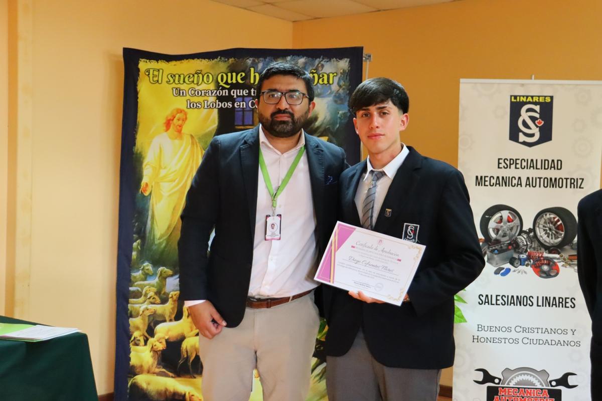 Estudiantes Linares reciben Certificación CFT Estatal del Maule