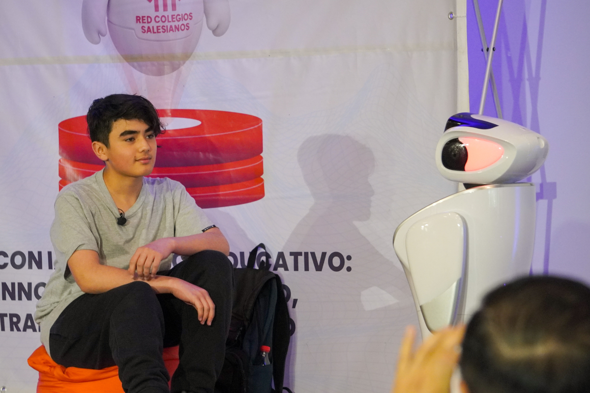 Explorar la IA como “nuevo patio” para los jóvenes