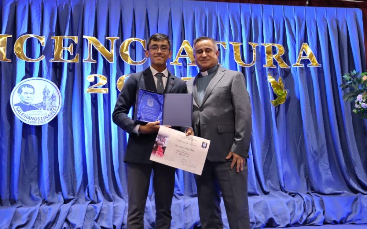 Linares: Ceremonia de Licenciatura despide a Generación 2025