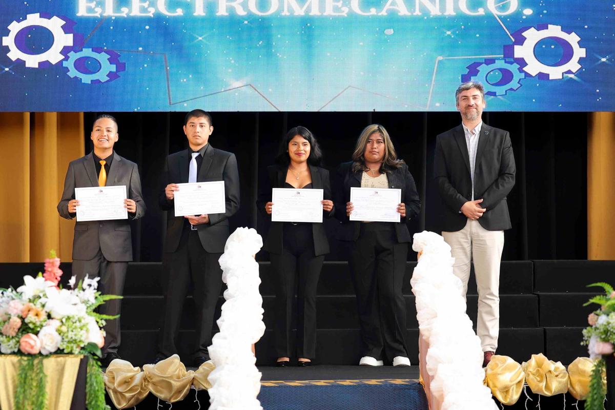 Salesianos Alto Hospicio celebra Ceremonia de Titulación Técnico-Profesional