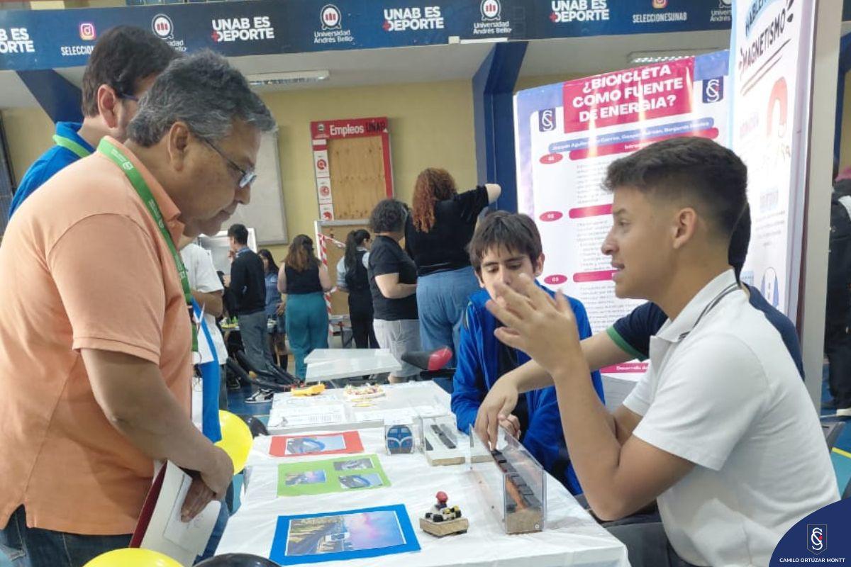 Estudiantes brillan en Feria Didáctica y Cultural Universidad Andrés Bello