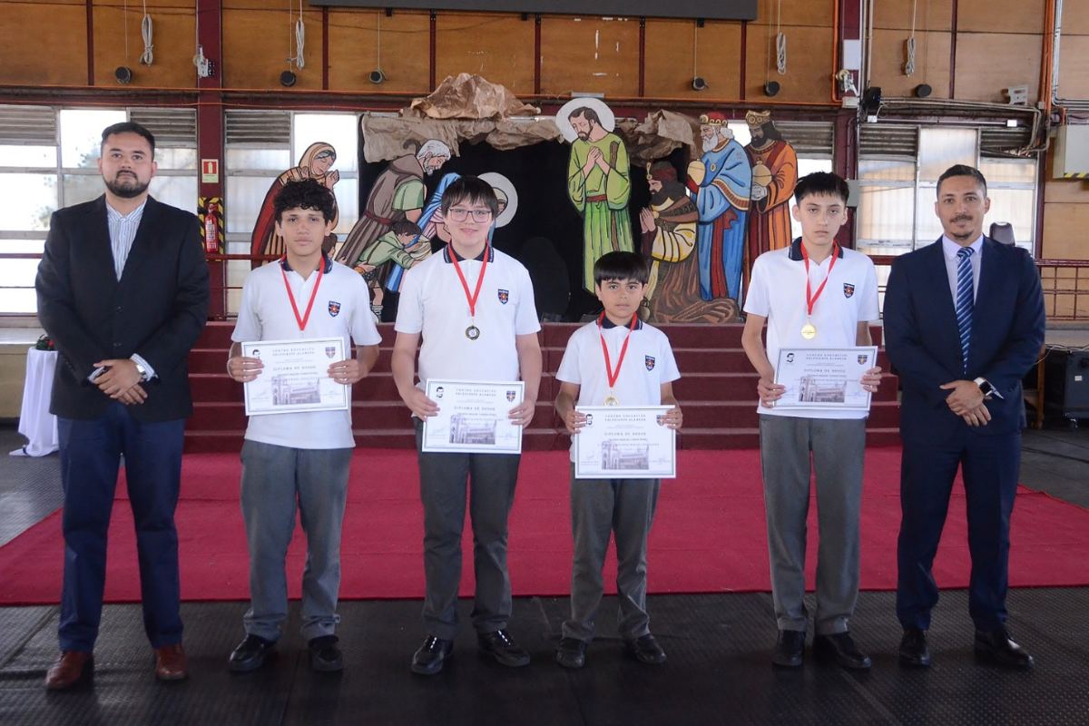 Premiaciones destacan constancia y compañerismo en Salesianos Alameda